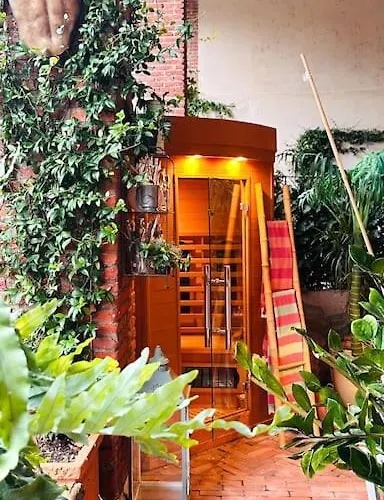Con Giardino Privato E Sauna شقة
